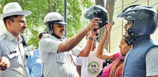 हेल्मेट सक्ती करा, पण आधी रस्ते नीट करा...