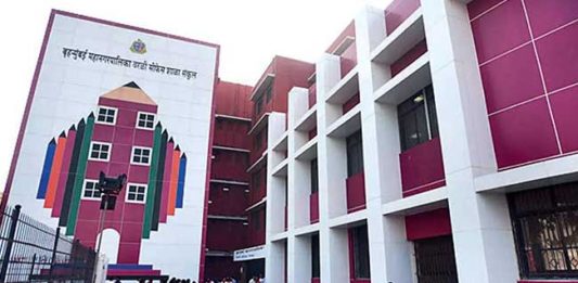 पालिकेच्या शाळा सुरू; पण विद्यार्थ्यांना वह्या, पुस्तकेच नाहीत
