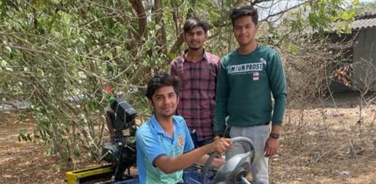 ॲटोमोबाइलच्या विद्यार्थ्यांनी बनवली बोटकार