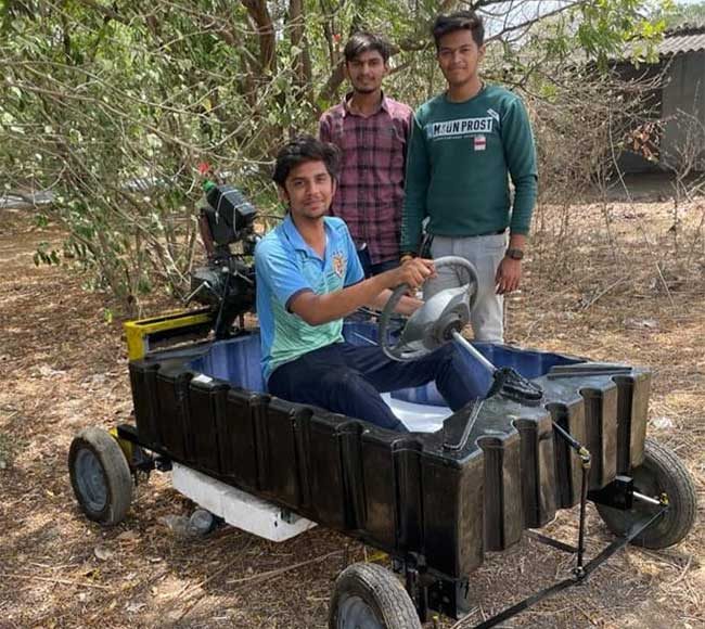 ॲटोमोबाइलच्या विद्यार्थ्यांनी बनवली बोटकार