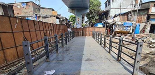दादर-धारावी नाल्यावरील बंदिस्त नवीन पूल तयार