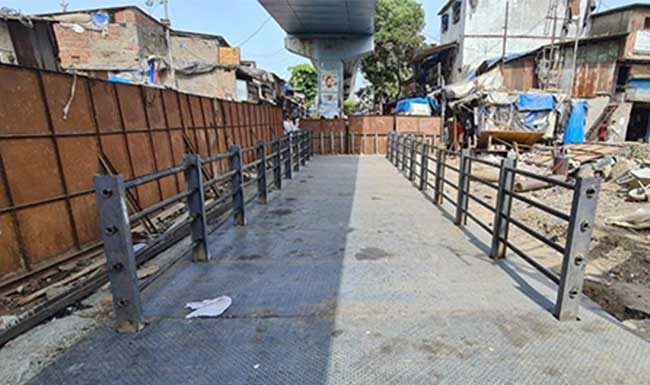 दादर-धारावी नाल्यावरील बंदिस्त नवीन पूल तयार