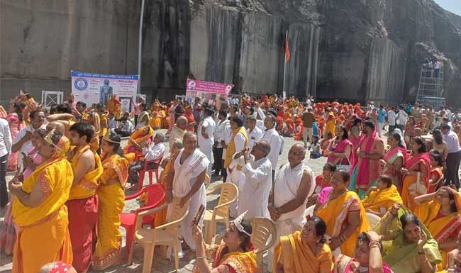 तीर्थक्षेत्र मांगीतुंगी पर्वतावर भरला कुंभमेळा