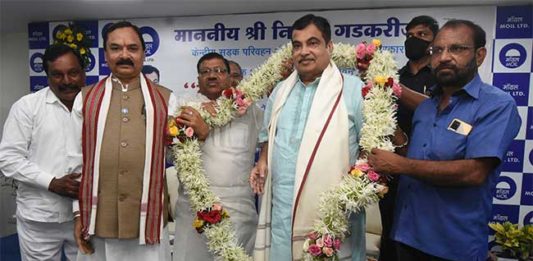मँगनीजच्या उत्पादनवाढीत कामगारांची भूमिका महत्त्वाची - गडकरी