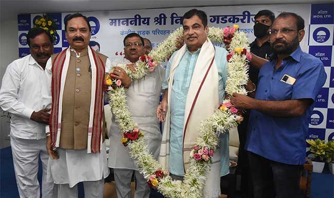 मँगनीजच्या उत्पादनवाढीत कामगारांची भूमिका महत्त्वाची - गडकरी