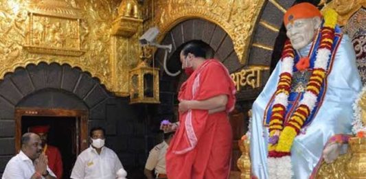 ईडीची चौकशी सोडून परब दर्शनासाठी शिर्डीत