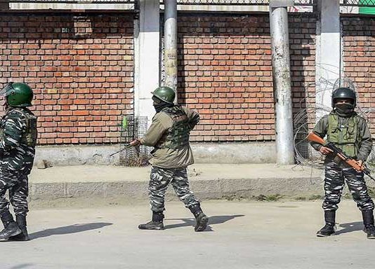 जम्मू-काश्मीर शोपियानमध्ये दोन दहशतवादी ठार