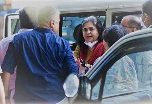 गुजरात एटीएसने तिस्ता सेटलवाडला घेतले ताब्यात