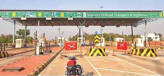 मुंबई-गोवा मार्गावर दोन टोलनाक्यांवरील टोलवसुली तूर्त रद्द