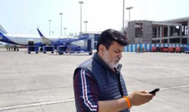 शिंदेंचा मुख्यमंत्र्यांना आणखी एक धक्का; आठवा मंत्रीही गुवाहाटीत