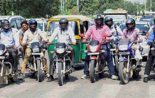 Helmet Rule : राज्यात दुचाकीस्वारांसह सहप्रवाशांना हेल्मेट बंधनकारक!