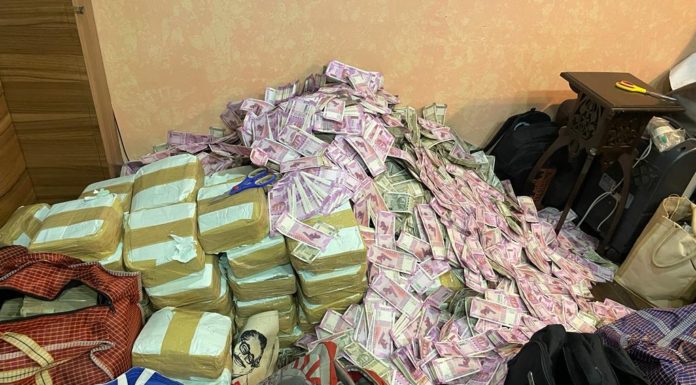 अर्पिताच्या दुसऱ्या घरातूनही ५ किलो सोने आणि कोट्यवधी रुपये जप्त