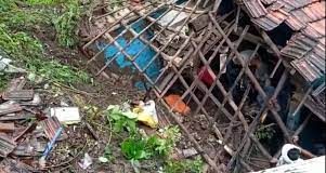 पावसामुळे घर जमीनदोस्त; आईसह ७ वर्षीय मुलीचा मृत्यू