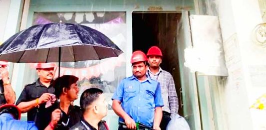 अग्निशमन दलाच्या जवांनानी वाचविले २० महिला कर्मचाऱ्यांचे प्राण