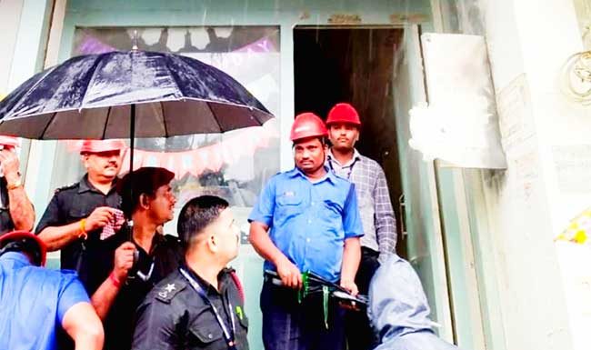 अग्निशमन दलाच्या जवांनानी वाचविले २० महिला कर्मचाऱ्यांचे प्राण