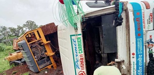 पोलादपूरच्या कशेडी घाटात चोळई येथे अपघातांची मालिका सुरूच