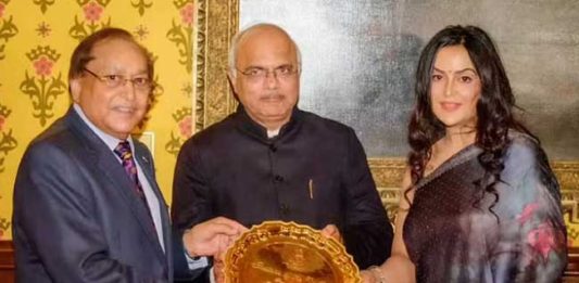 अमृता फडणवीसांना 'इंडियन ऑफ द वर्ल्ड' पुरस्कार
