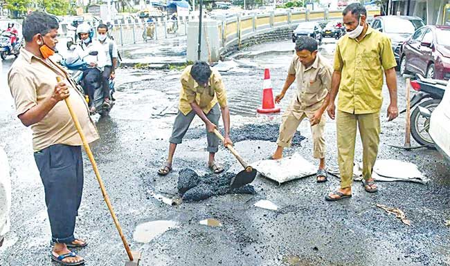 खड्ड्यांच्या तक्रारी वाढल्या, बीएमसीच्या काँक्रिटीकरण मोहिमेवर प्रश्नचिन्ह