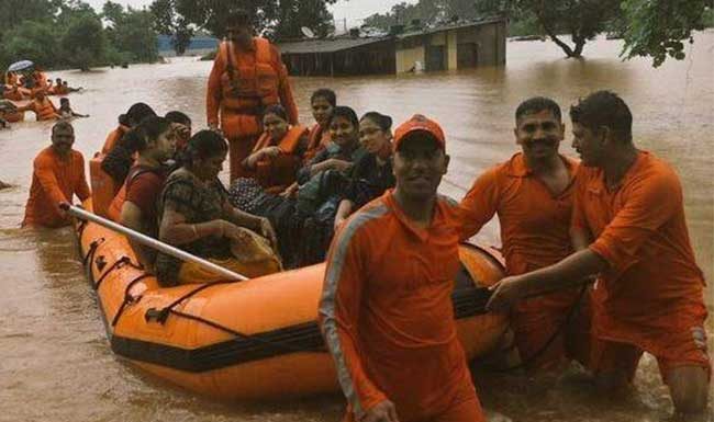 पूराचा सामना करण्यासाठी रेल्वेच्या ताफ्यात ५ बोटी