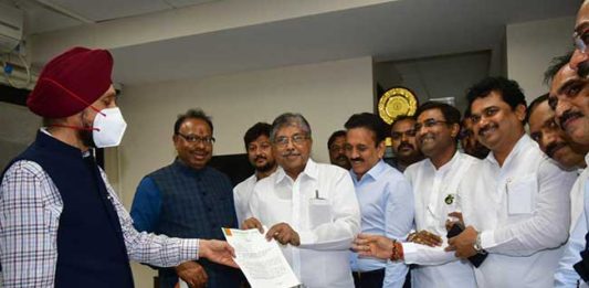 नगरपालिकांच्या निवडणुका पुढे ढकलण्याची भाजपाची निवडणूक आयोगाकडे मागणी
