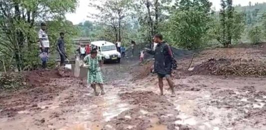 रुग्णवाहिका चालकाच्या धाडसामुळे बालकांना मिळाले जीवनदान