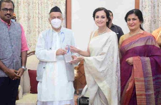 दिया मिर्झा, अफरोज शहा यांना राज्यपालांच्या हस्ते पुरस्कार
