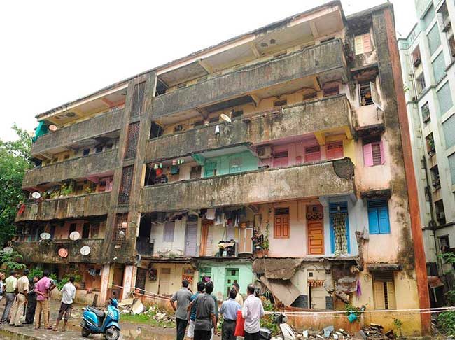 अतिधोकादायक इमारतींवर तातडीने कारवाई करा