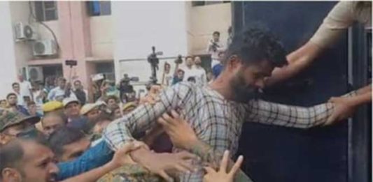 उदयपूर हत्याकांडातील आरोपींना नागरिकांची मारहाण