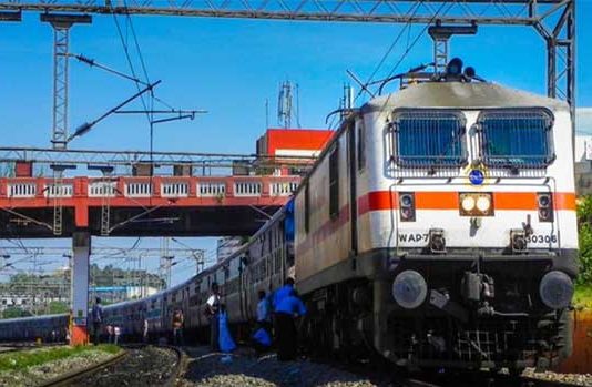 पश्चिम रेल्वेतर्फे ३ उन्हाळी विशेष गाड्या