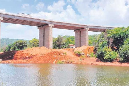 कोंढेतडजवळील मातीचा भराव ठरतोय पूरस्थितीला आमंत्रण