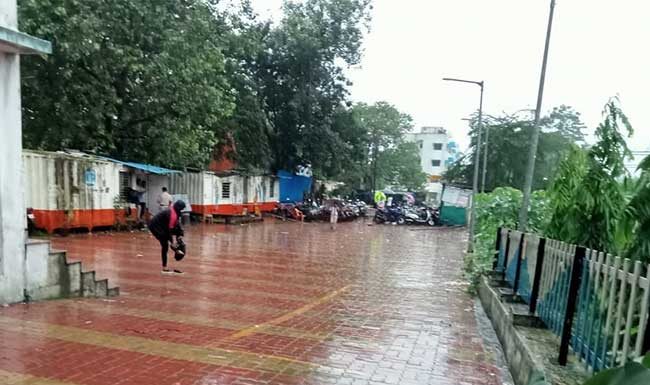 सफाळेत पंधरा दिवसांपासून रेल्वेचे अधिकृत ‘पे अँड पार्किंग’ बंद
