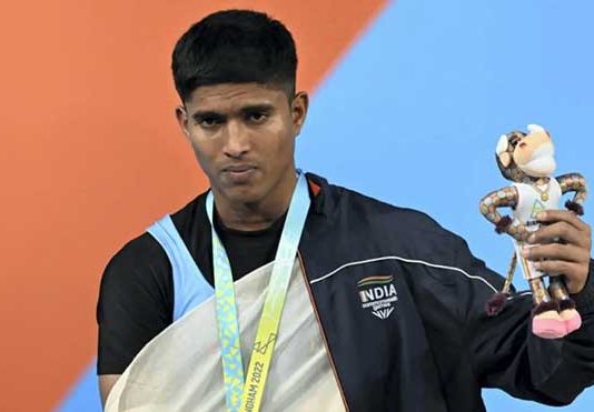 संकेत सरगरला राज्य सरकारकडून आर्थिक मदत; मुख्यमंत्र्यांची घोषणा