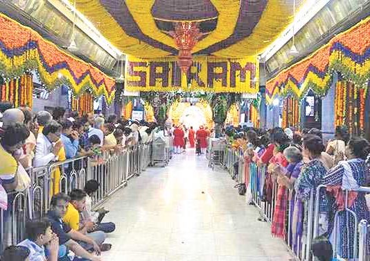 गुरुपौर्णिमेनिमित्त लाखो भाविकांनी घेतले साईंचे दर्शन