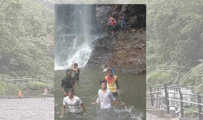 पर्यटकांना खुणावतोय सिद्धगडचा धबधबा