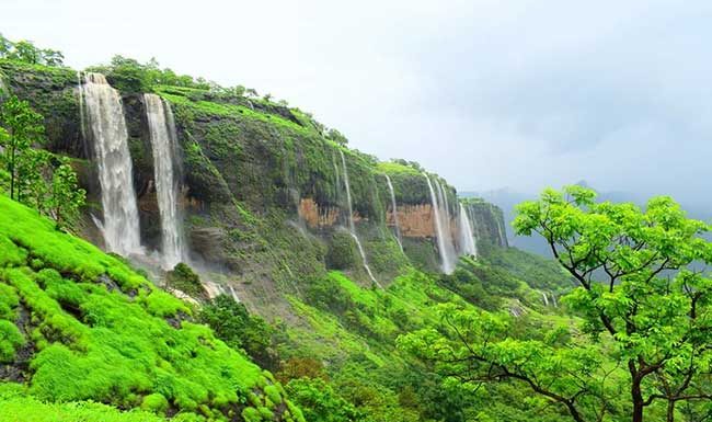 ताम्हिणीतील धबधबे, निसर्गसौंदर्याची पर्यटकांना भुरळ