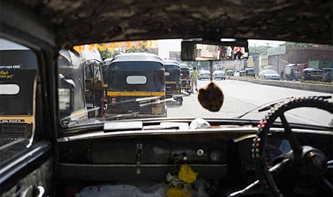 रिक्षा-टॅक्सीवाल्यांची मानसिकता आणि सामान्य माणूस