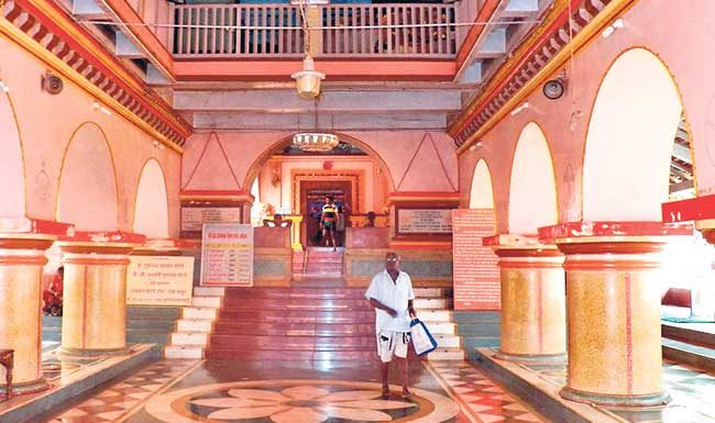 मंदिर जीर्णोद्धारात काष्ठशिल्पाकृतीची गरज