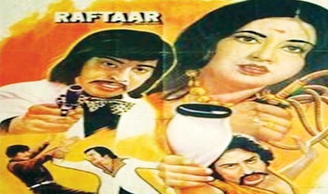 रिश्तोंके उजालेमें, हर आदमी साया हैं...