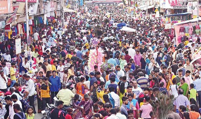 Ganeshotsav : गणरायाच्या खरेदीसाठी लगबग