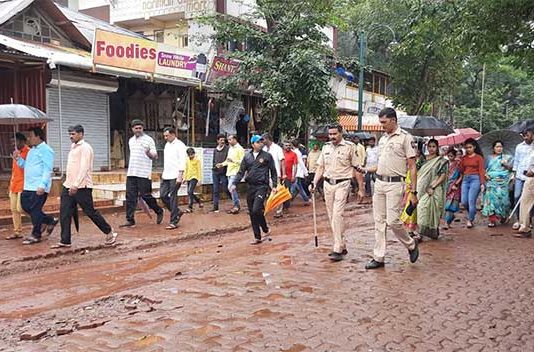 ई-रिक्षाच्या विरोधात माथेरानमध्ये अश्वपालकांचा मूक मोर्चा