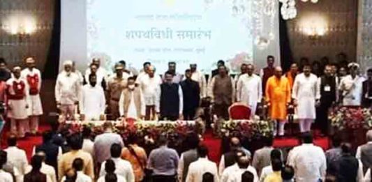 मंत्रिमंडळ विस्तारात १८ जणांनी घेतली शपथ