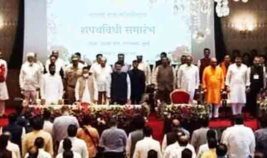 मंत्रिमंडळ विस्तारात १८ जणांनी घेतली शपथ