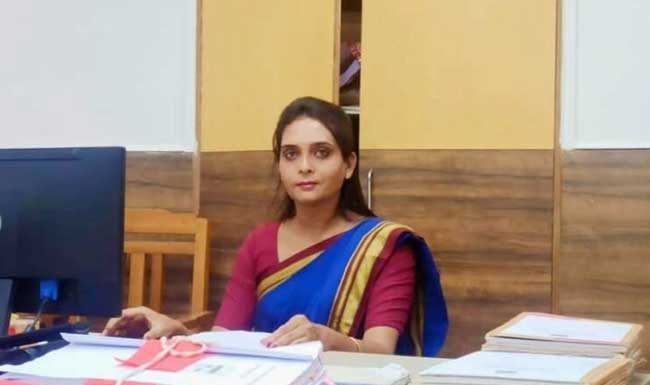 रिया आवळेकर यांनी मिळवला देशातील पहिल्या तृतीयपंथी शासकीय शिक्षिका होण्याचा मान