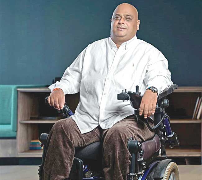 दिव्यांग असल्याने विमानात प्रवेश नाकारला