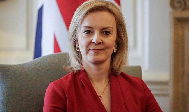 लिझ ट्रस ब्रिटनच्या पंतप्रधानपदी विराजमान