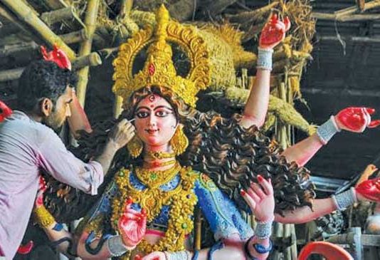 रंग महागल्याने देवीच्या मूर्त्या ४० टक्क्यांनी महागल्या