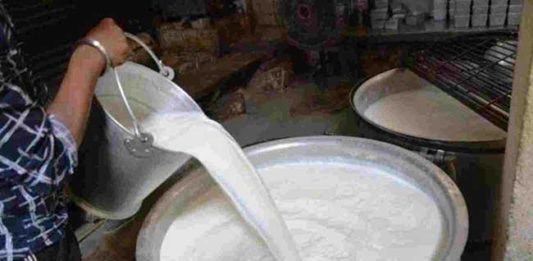 दूध भेसळीचे प्रमाण कमी करण्यासाठी दूध स्कॅनर
