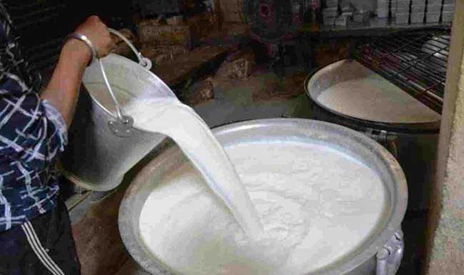 दूध भेसळीचे प्रमाण कमी करण्यासाठी दूध स्कॅनर