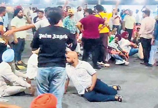 वैमानिकांच्या संपामुळे जगभरातील ८०० उड्डाणे रद्द