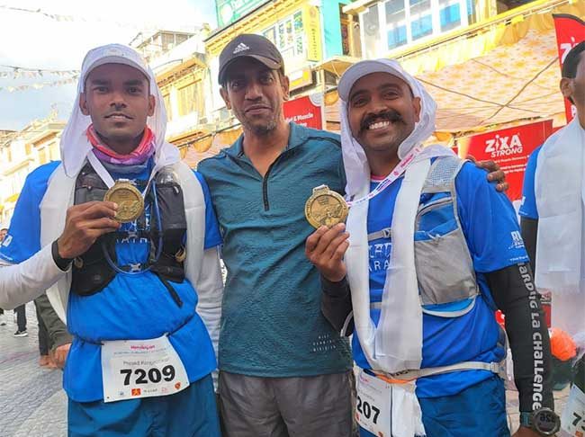 जगातील सर्वात उंचावर आणि सर्वात कठीण रन खारदुन्ग्ला चॅलेंज मध्ये सिंधू पुत्रांचा झेंडा